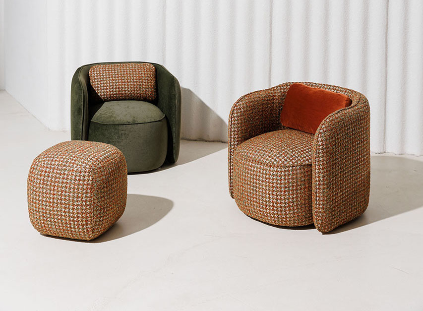 Кресла и пуфы