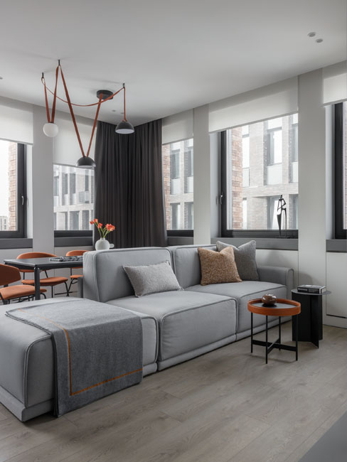 Респектабельный интерьер с диваном ROGER